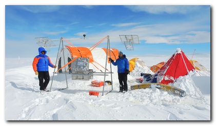 Daniel Rutllant en una falla geologica